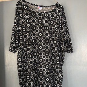 LulaRoe black and white tunic top size XL high low hem short sleeves